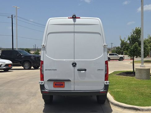Used 2025 Mercedes-Benz Sprinter 2500 image 7