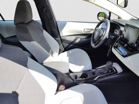 Used 2021 Toyota Corolla LE image 18