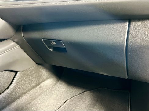 Used 2025 Chevrolet Suburban Z71 image 35