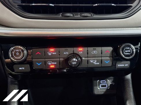Used 2025 Jeep Compass Limited AWD/4WD image 16