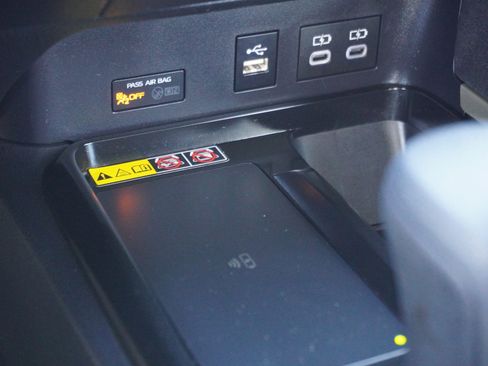 Used 2025 Toyota Camry LE image 24