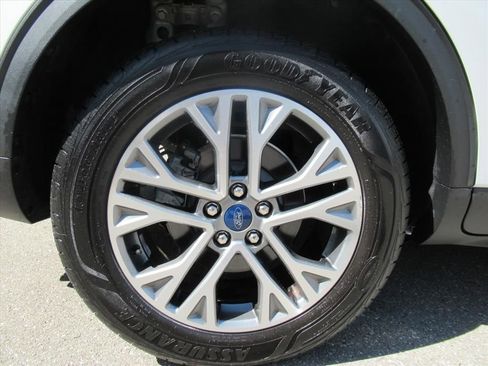 Used 2022 Ford Escape SEL w/ Technology Package FWD image 8