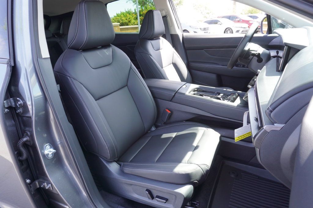 Certified 2025 Nissan Murano SV FWD image 12