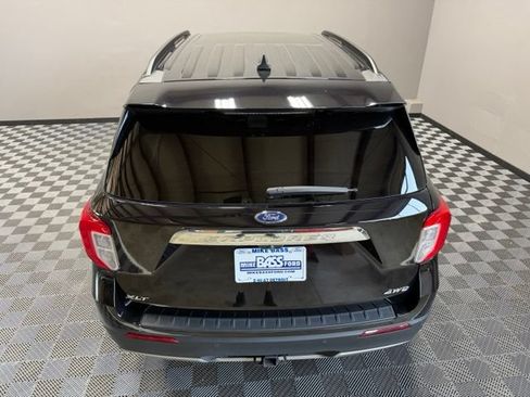 Used 2021 Ford Explorer XLT w/ Equipment Group 202A AWD/4WD image 12