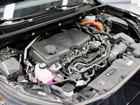 Used 2022 Toyota RAV4 LE image 18