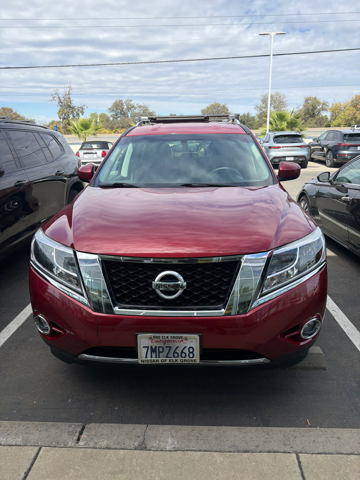 Used 2015 Nissan Pathfinder SV w/ Trailer Tow Package FWD image 2