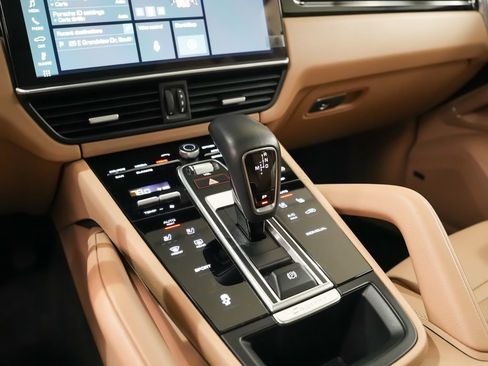 Certified 2021 Porsche Cayenne image 32