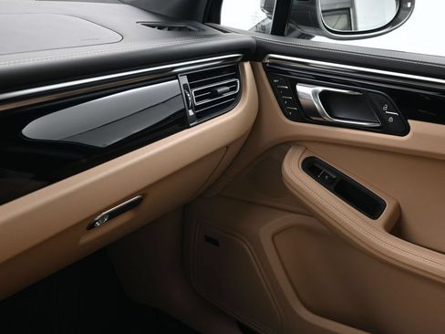 Used 2024 Porsche Macan Turbo AWD/4WD image 29
