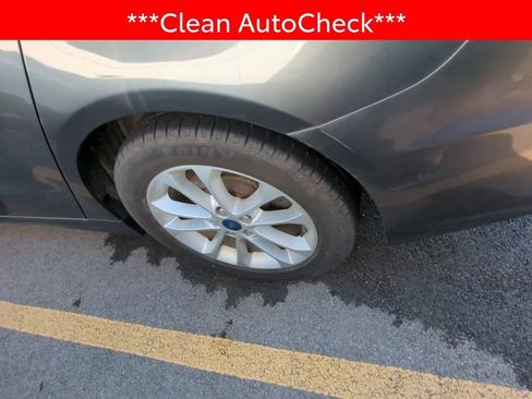 Used 2019 Ford Fusion SE FWD image 4