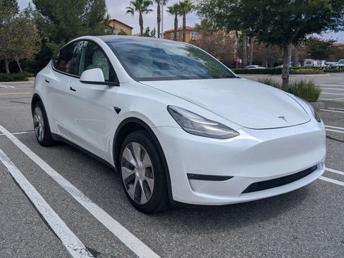 Used 2021 Tesla Model Y 2WD image 1