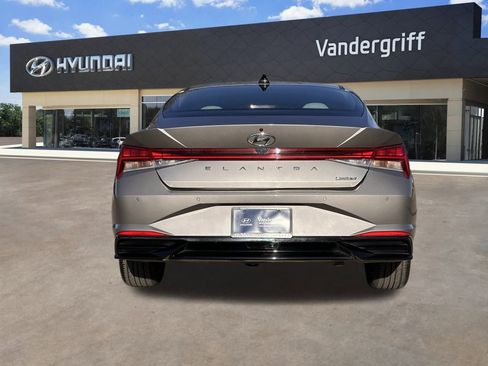 Used 2023 Hyundai Elantra Limited image 13