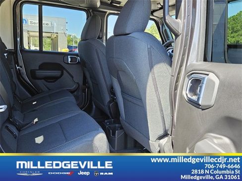 New 2025 Jeep Gladiator Sport image 15