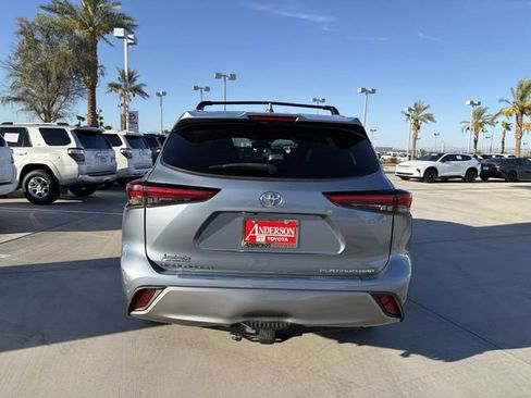 Used 2022 Toyota Highlander Platinum AWD/4WD image 6