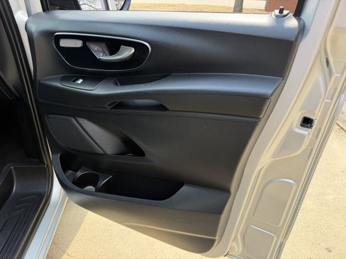 Used 2016 Mercedes-Benz Metris Passenger image 9