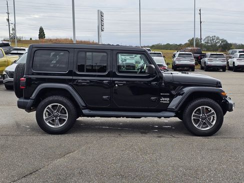 Used 2020 Jeep Wrangler Unlimited Sahara image 6