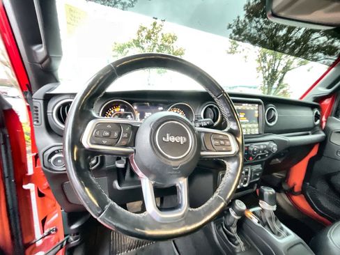 Used 2020 Jeep Wrangler Unlimited Sahara image 10
