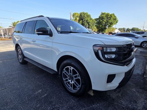 Used 2025 Ford Expedition Active RWD image 2