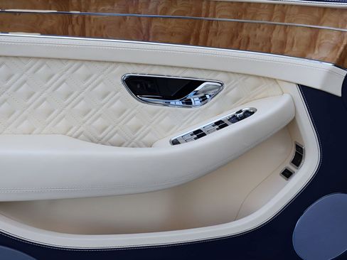 Used 2023 Bentley Continental GT Azure image 14