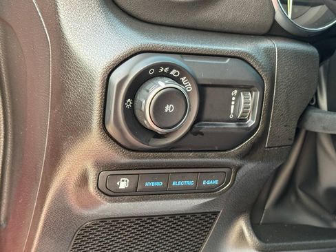 Used 2023 Jeep Wrangler Unlimited Sahara w/ Cold Weather Group AWD/4WD image 27