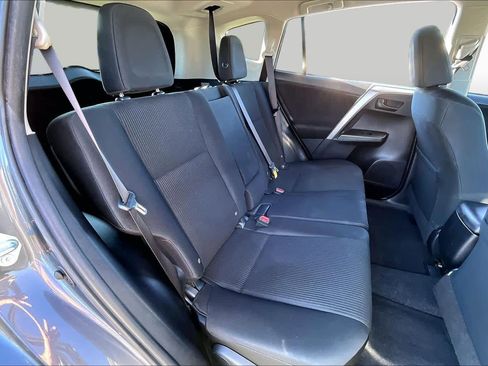 Used 2016 Toyota RAV4 LE FWD image 19