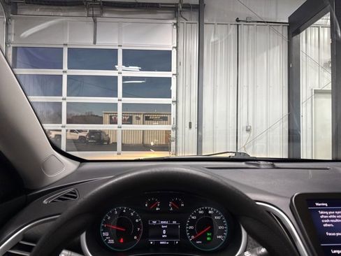 Used 2024 Chevrolet Malibu LT image 3