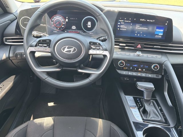 Used 2024 Hyundai Elantra SEL w/ Convenience Package FWD image 25