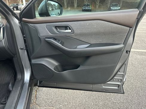 Used 2022 Nissan Rogue SV image 14