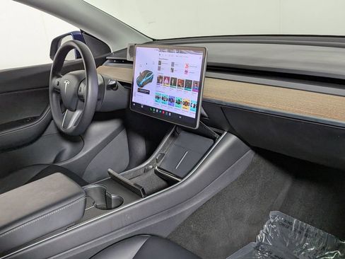 Used 2021 Tesla Model Y Long Range AWD/4WD image 26