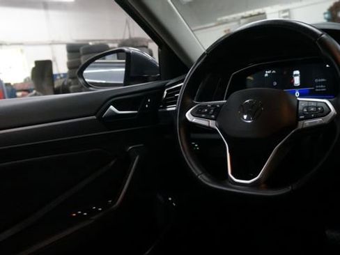 Certified 2023 Volkswagen Jetta SE image 34