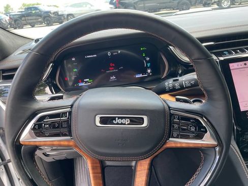 Used 2022 Jeep Grand Cherokee Summit AWD/4WD image 29