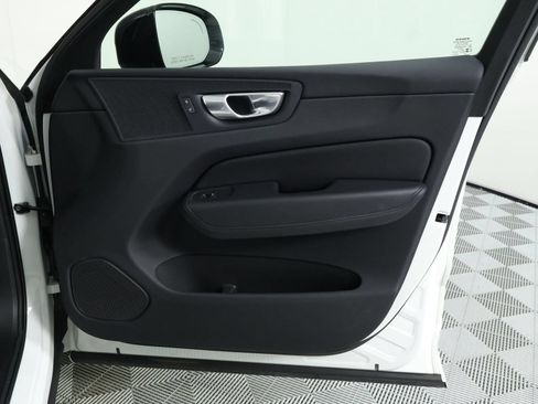 Certified 2023 Volvo XC60 B5 Plus w/ Climate Package FWD image 21