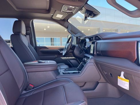 Used 2025 GMC Sierra 3500 Denali w/ Denali Reserve Package image 18