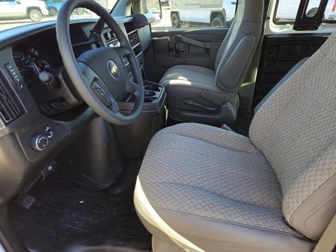 New 2025 Chevrolet Express 3500 Work Van image 15