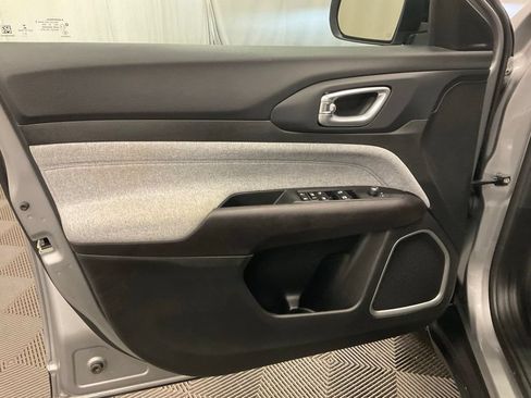 Used 2023 Jeep Compass Latitude w/ Convenience Group AWD/4WD image 14