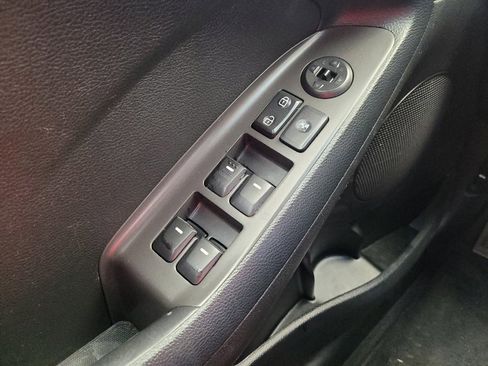 Used 2017 Kia Forte LX image 27