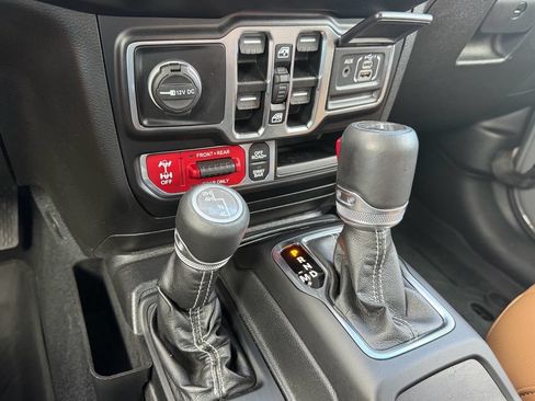 Used 2022 Jeep Gladiator Rubicon w/ Cold Weather Group AWD/4WD image 26