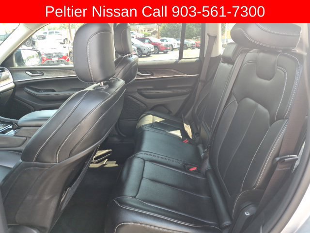 Used 2023 Jeep Grand Cherokee Limited RWD image 11