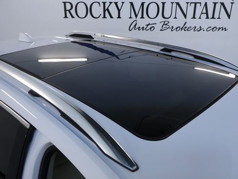 Used 2020 GMC Terrain Denali w/ Denali Premium Package image 12