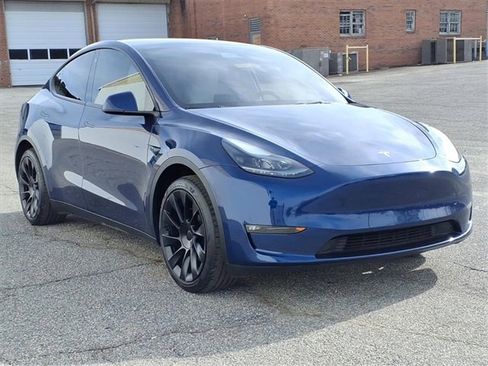 Used 2023 Tesla Model Y Long Range image 7
