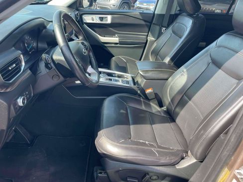 Used 2021 Ford Explorer Limited w/ Equipment Group 301A RWD image 13