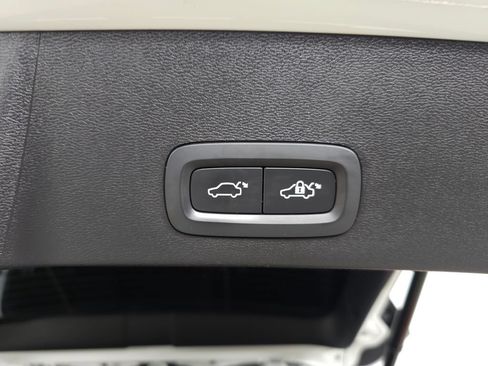 Used 2023 Volvo XC40 B5 Plus w/ Driver Assist Package AWD/4WD image 8