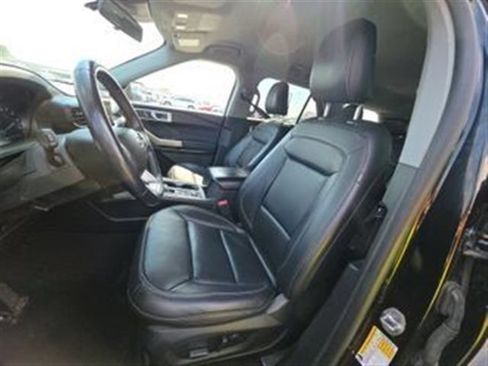 Used 2023 Ford Explorer XLT w/ Equipment Group 202A AWD/4WD image 3