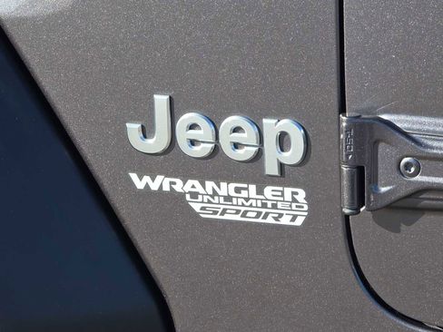 Used 2020 Jeep Wrangler Unlimited Sport S image 11
