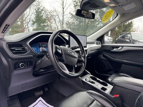 Used 2023 Ford Escape Platinum image 9