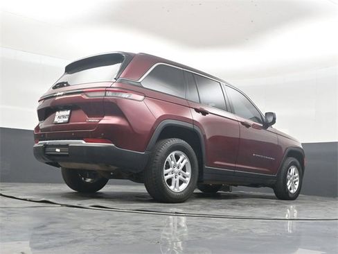 Used 2023 Jeep Grand Cherokee Laredo image 40