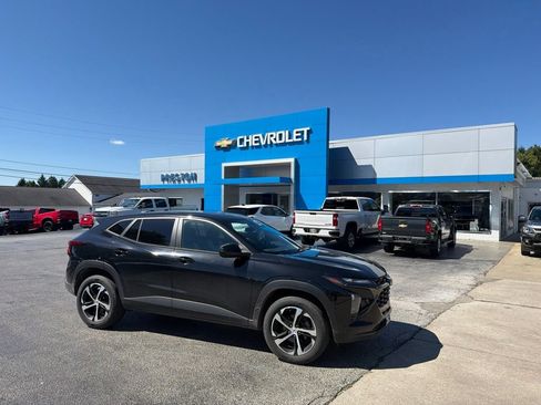 Used 2024 Chevrolet Trax RS w/ Driver Confidence Package FWD image 1
