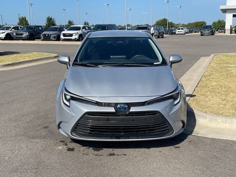 Used 2024 Toyota Corolla LE FWD image 2