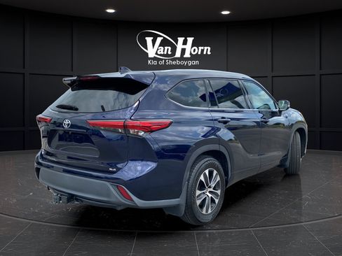 Used 2021 Toyota Highlander XLE FWD image 7