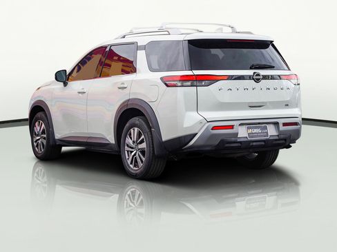 Used 2023 Nissan Pathfinder SL w/ Lighting Package (N92) image 7