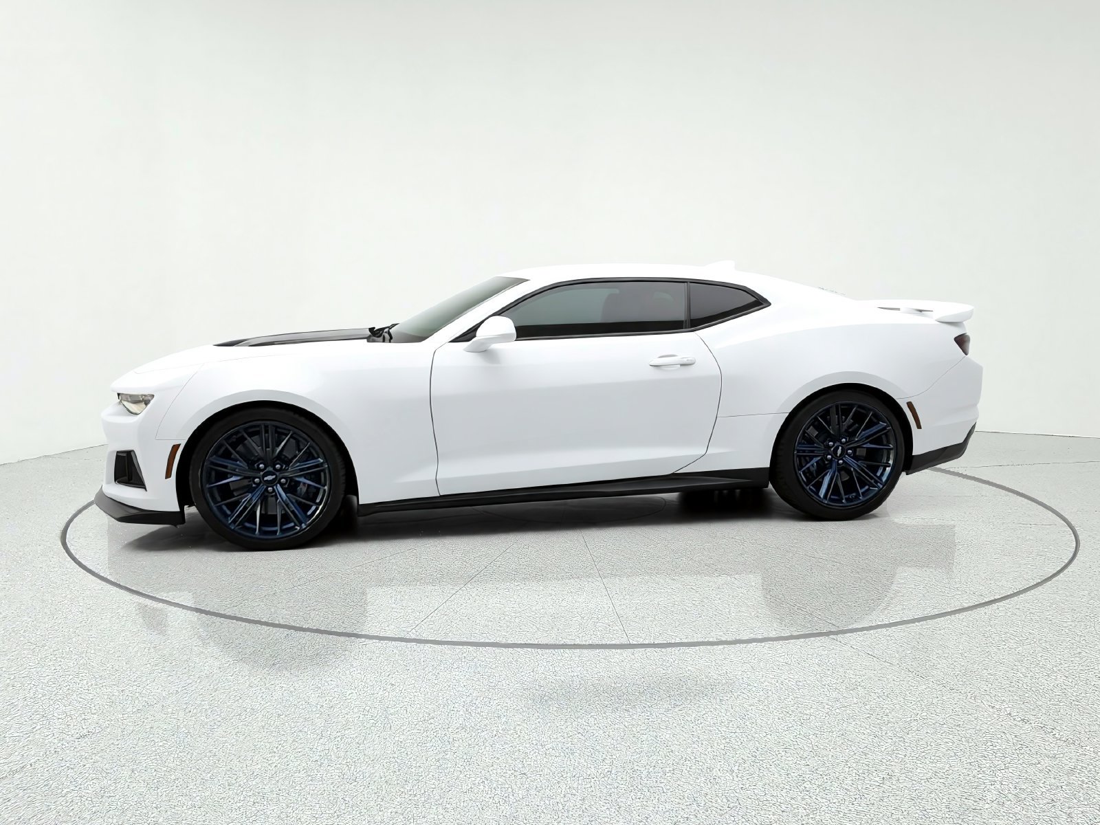 Used 2019 Chevrolet Camaro ZL1 RWD image 3